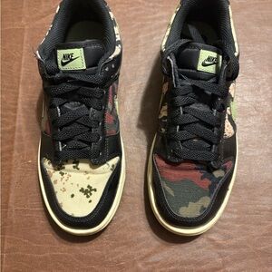 Nike Low SE GS Kids Black Multi-Camouflage Sneakers Air Force I size 4, 5Y